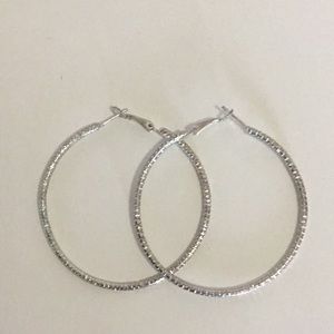 Metallic hoop earrings